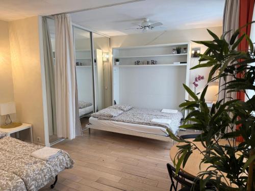 Central Paris - Quiet Apartment in Le Marais, AC and Metro