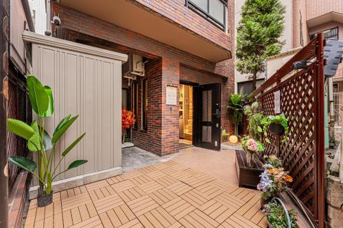 4 Min Walk to JR Sobu Line Free Private Gas Dryer 52sqm Apartment Sleeps 5 13 Min Direct to Tokyo Station Easy Access to Shinjuku Asakusa Kamakura Enoshima Tokyo Dome Direct Train to Narita Airport Near Shibuya Ueno Oshiage Skytree
