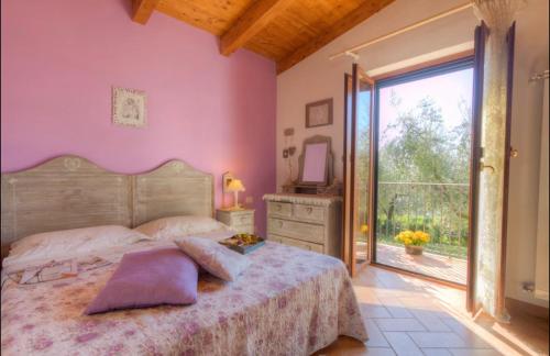 a bedroom with a large bed and a large window at Villa Privata con Giardino e Piscina in Trivio