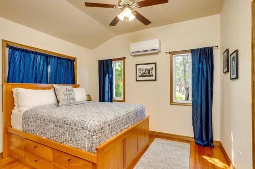 a bedroom with a bed and a ceiling fan at Tortuga Amarilla 1 in Maya Beach