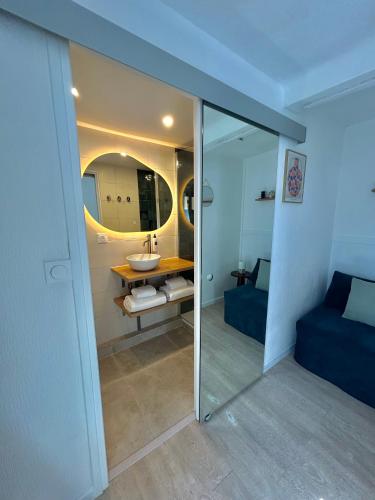 a bathroom with a sink and a mirror at Hôtel Le Clos du Dramont in Saint-Raphaël