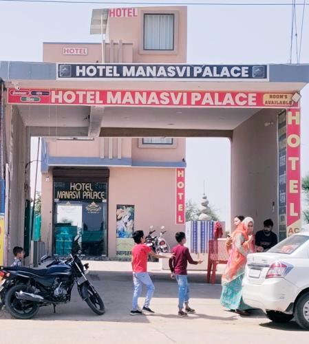 a group of people standing outside of a hotel manascus palace at Hotel Manasvi in Khātu