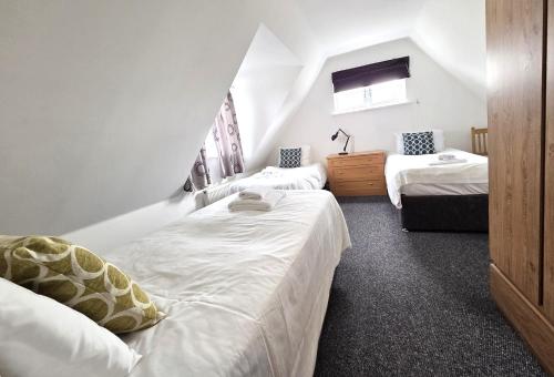 a bedroom with two beds in a attic at Spacious 4 Bedroom House, Old Town in Swindon