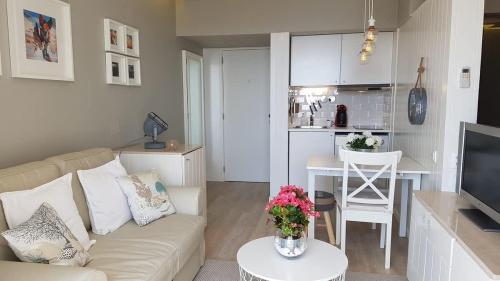 SeaShell Romantic Studio - Ocean View Balcony