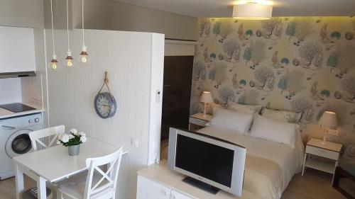SeaShell Romantic Studio - Ocean View Balcony