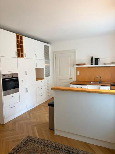 Skyline Retreat in the Heart of Vienna!