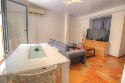 Fabulous 1 bedroom in Antibes old city