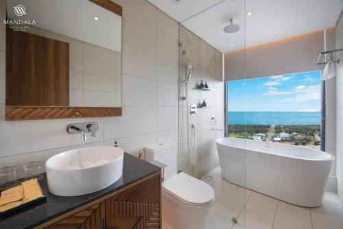 a bathroom with a tub and a sink and a toilet at Hotel Wins Apec Phú Yên in Tuy Hoa