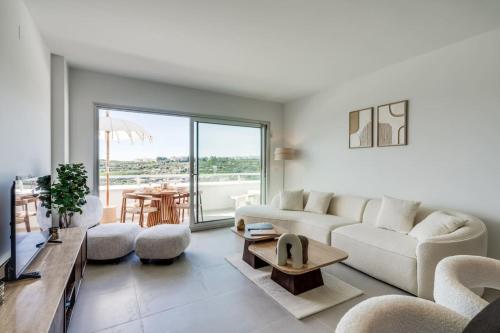 Stylish apt with sea view - pool and terrace