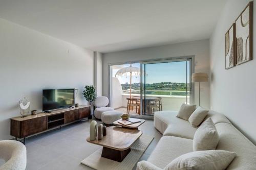 Stylish apt with sea view - pool and terrace