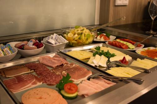Comida en o cerca de este hotel