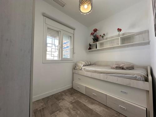 A1 - Ground-Floor 2-Bedroom with Free Private Parking - 100 m from La Carihuela Beach