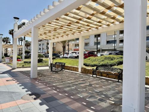 A1 - Ground-Floor 2-Bedroom with Free Private Parking - 100 m from La Carihuela Beach