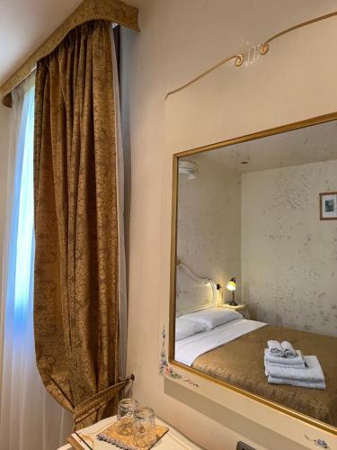 a bedroom with a large mirror and a bed at Inn Venice in Venice