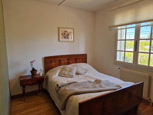 a bedroom with a bed and a window at Bastide Philomen in Pérols