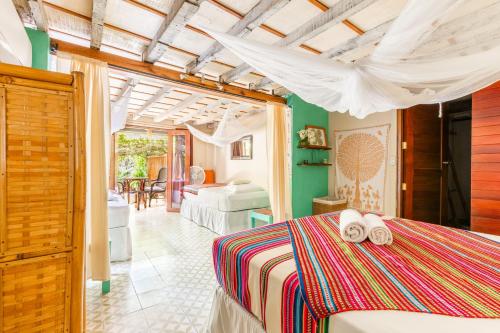 a bedroom with a bed with towels on it at Casa Marimba in La Laguna
