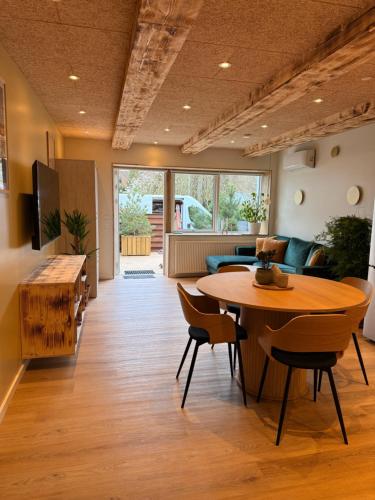 a living room with a table and a couch at Hygge Green Retreat Billund 102 in Give