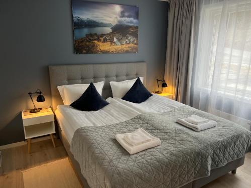 a bedroom with a large bed with two towels on it at Haugetuft Apartments in Åmot