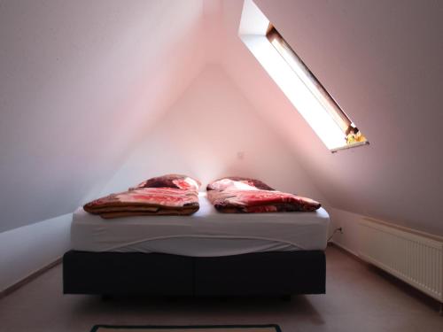 a small bed in a room with a window at behagliche Ferienwohnung in Elbingerode in Elbingerode