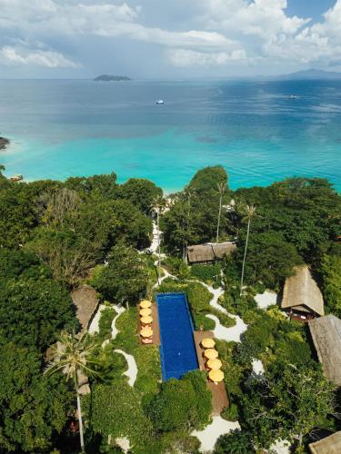 OUTRIGGER Phi Phi Island Resort — Property building