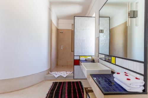 a bathroom with a sink and a mirror at Villa ouidane in Marrakesh