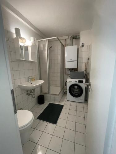 a bathroom with a toilet sink and a washing machine at Wohnen Nähe Salzgittersee in Salzgitter