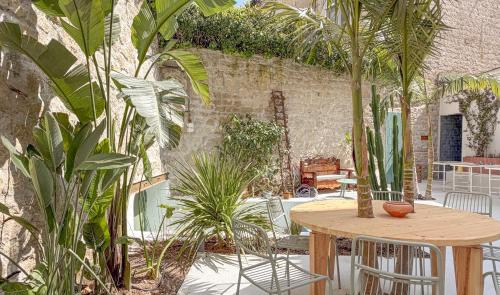 OSA - Stella - Garden Hostel with bar