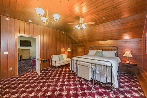a bedroom with a bed and a ceiling fan at The Long Run - 2 CA King Sized Beds+ - Sleeps 8-10 in Lynchburg