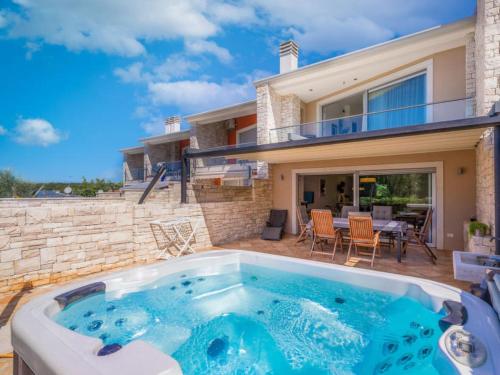 Villa Bobo's Place with Jacuzzi