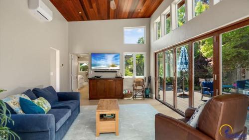 a living room with a blue couch and a tv at Ohana in Santa Cruz