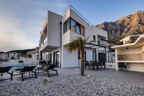 Villa di Sole - Heated Pool & Panoramic Sea View