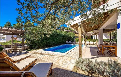 1 Bedroom Stunning Apartment In Palit