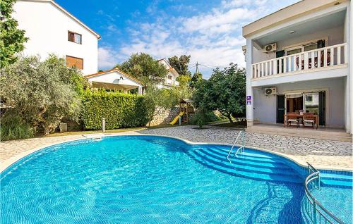 1 Bedroom Lovely Apartment In Kampor