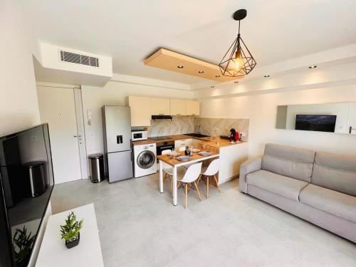 New 2-room, Comfort, 2 min beach, Air conditioning, Wifi, Terrace