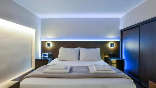 a bedroom with a bed with two towels on it at The Lynx Konitsa in Konitsa