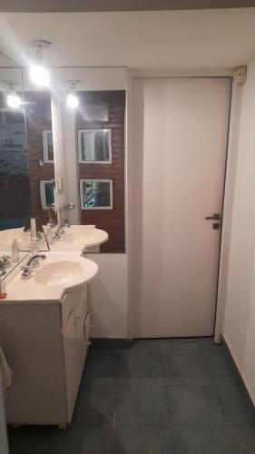 a bathroom with two sinks and a large mirror at Casamira in Rosario