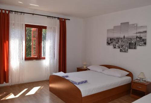 Apartments with parking space Pakostane, Biograd - 18281