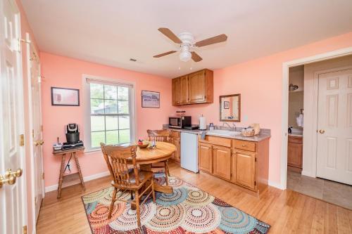 a kitchen with pink walls and a table and chairs at New Kid in Town - King Bed & Sofa Bed - Sleeps 2-4 in Lynchburg