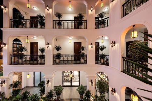 an overhead view of a building with potted plants at Tam Coc Diamond Premium Hotel & Spa in Vũ Lâm