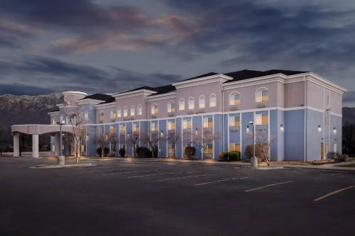 a large building with a parking lot in front of it at Comfort Inn Ogden near Event Center in Ogden