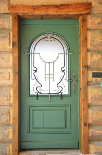 a green door with a window on top at Ferner Alm in Thomatal