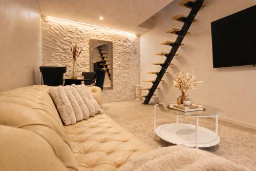 a living room with a couch and a glass table at Maison cosy proche plage in Elne