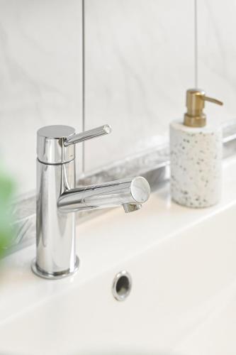 a bathroom sink with a chrome bathroom faucet at Salí Homes Weinblick Beethoven - ruhige Feldlage in Obersulm