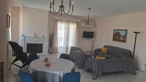Sea view,big and comfortable appartment in Voula