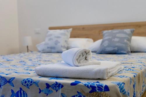 a bed with two towels on top of it at CadiSmart in La Spezia