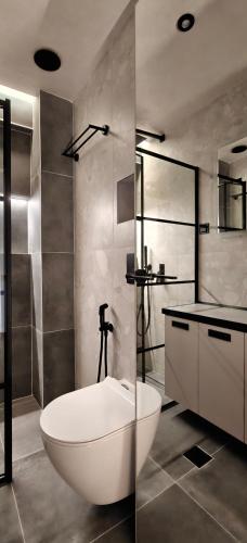 Celestial Luxury SKG Port