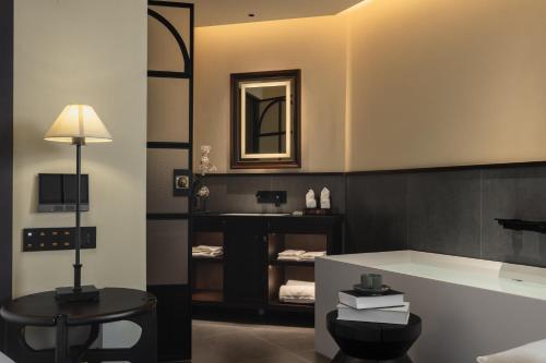 a bathroom with a sink and a mirror at Chengdu Yunduo 云朵Hotel in Chengdu