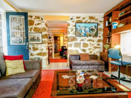 Acropolis Stone-built charming lodging 70 sq m