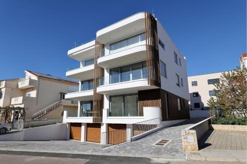 Oliver 2BR apartment with parking place