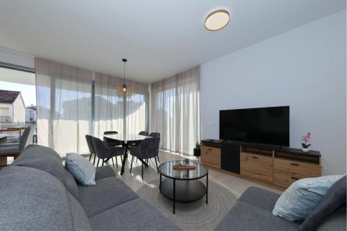 Oliver 2BR apartment with parking place